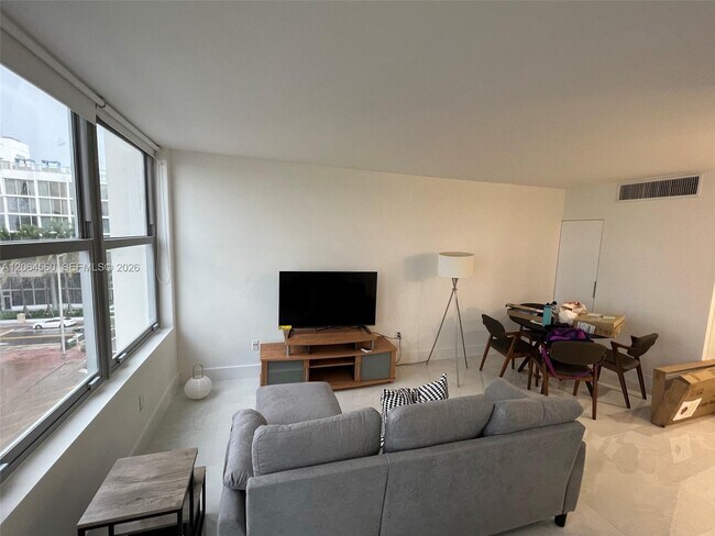 Building Photo - 2899 Collins Ave