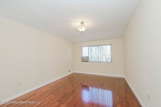 Building Photo - 857 Bloomingdale Rd