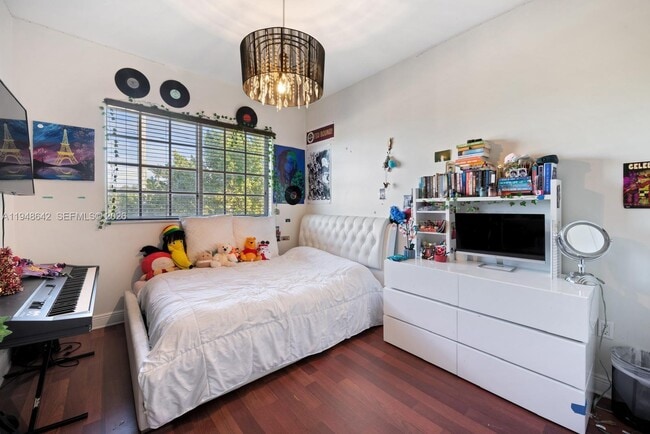 Building Photo - 1360 SW 142nd Ave