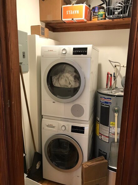 Building Photo - 905 Rosehill Ave