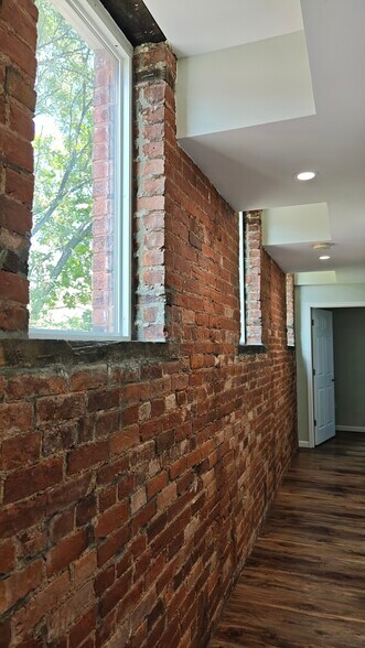 Building Photo - 836 York St