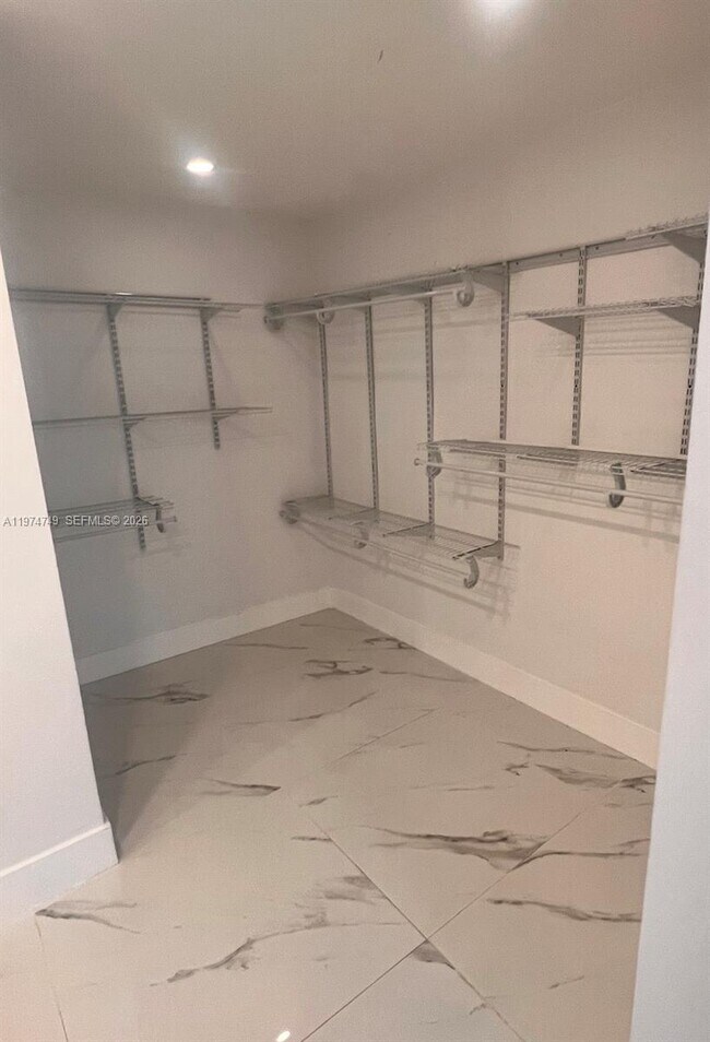 Building Photo - 10525 SW 112th Ave