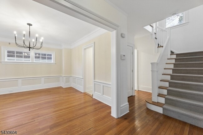 Building Photo - 190 Fernwood Ave