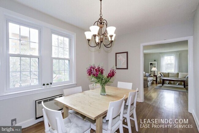 Building Photo - 3051 Idaho Ave NW