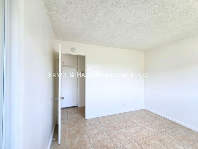 Building Photo - 1330 Walnut Ave