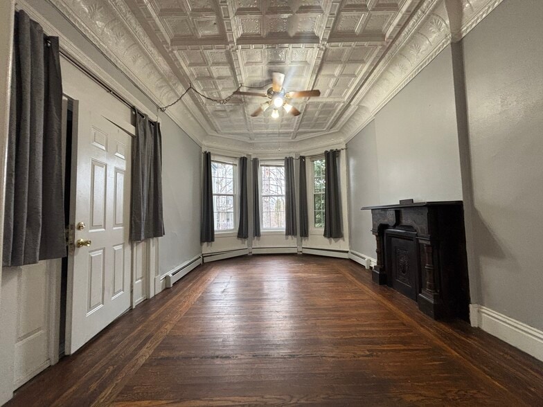 Building Photo - 203 Main St