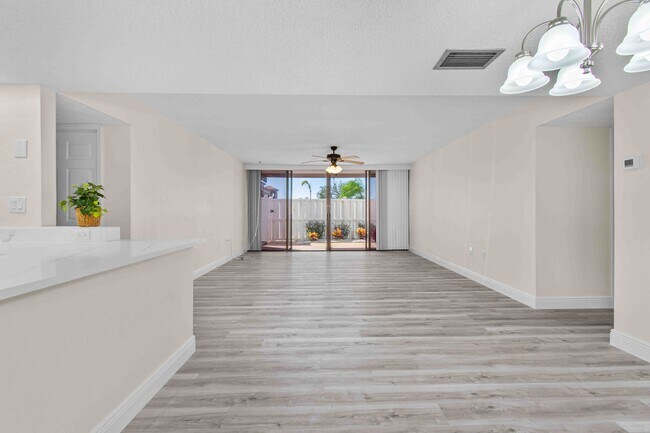 Building Photo - 500 Treasure Island Causeway