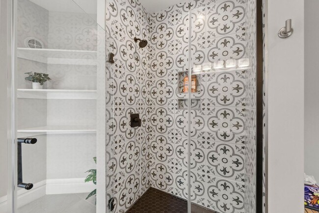 Building Photo - Executive Furnished Rental in Olde Towne East