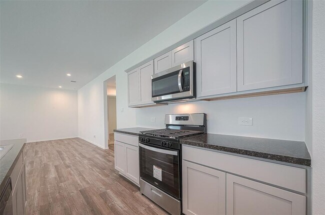 Building Photo - 5734 Avalon Woods Dr