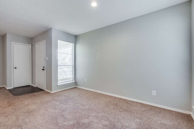 Building Photo - Prime Denton Living: 3-Bed Home Near UNT & Denton High