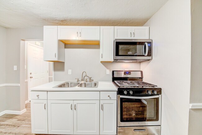 Building Photo - 52 Ruth St