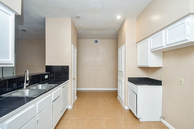 Building Photo - 11706 Spring Grove Dr