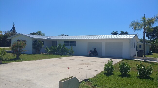Building Photo - 98 4th St
