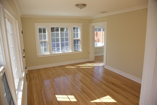 Building Photo - 1433 Talmadge St