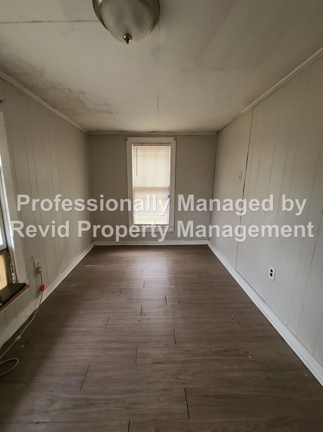 Building Photo - Section 8 Accepted!!