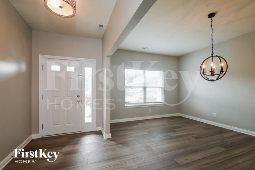 Building Photo - 1771 Foudray Cir N