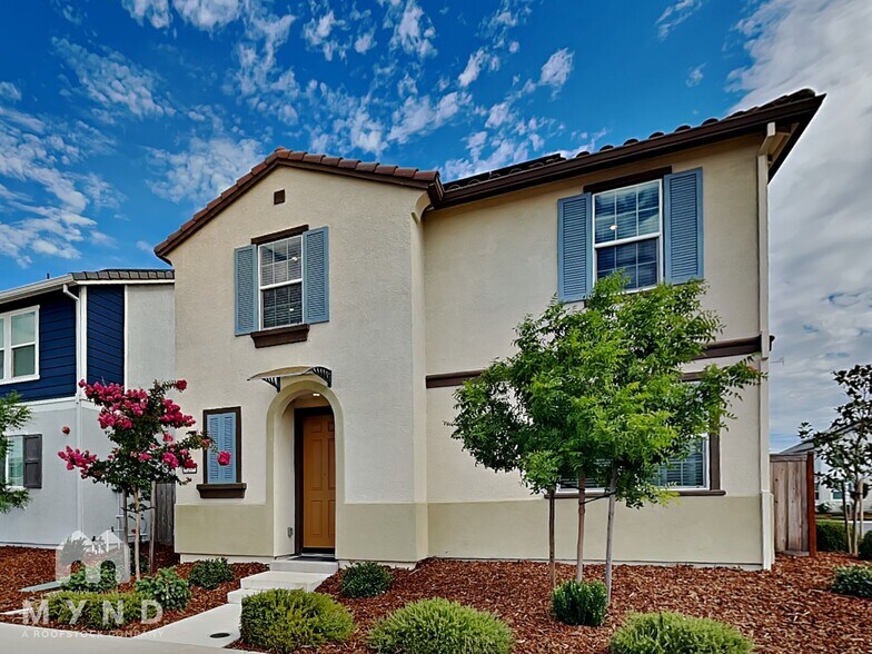 Primary Photo - 8207 C Lopez Jr Wy