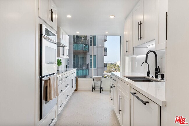Building Photo - 10590 Wilshire Blvd
