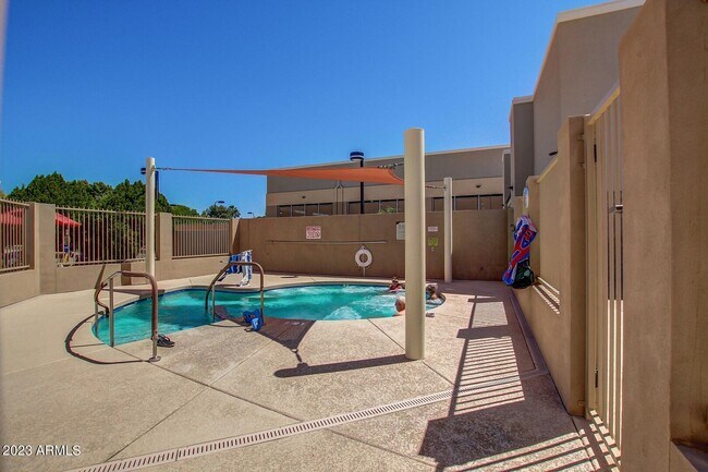 Building Photo - 10612 W Oakmont Dr