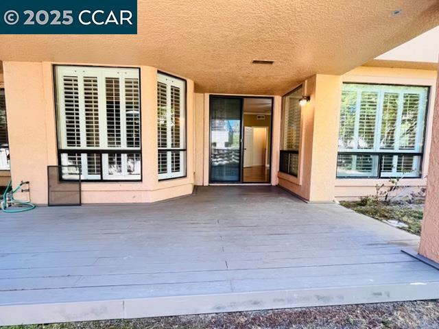 Building Photo - 3046 Lakemont Dr