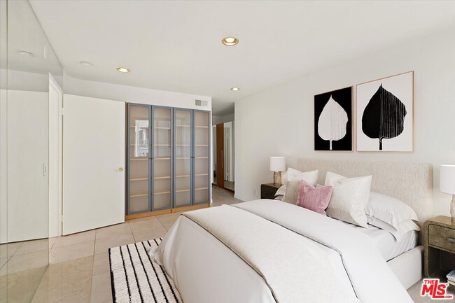 Building Photo - 10747 Wilshire Blvd