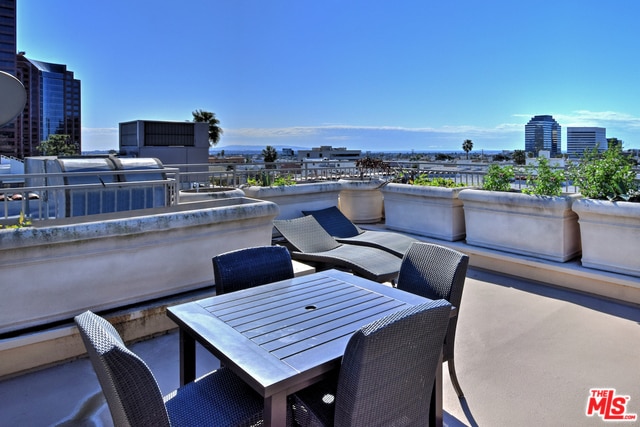 Building Photo - 1000 Granville Ave