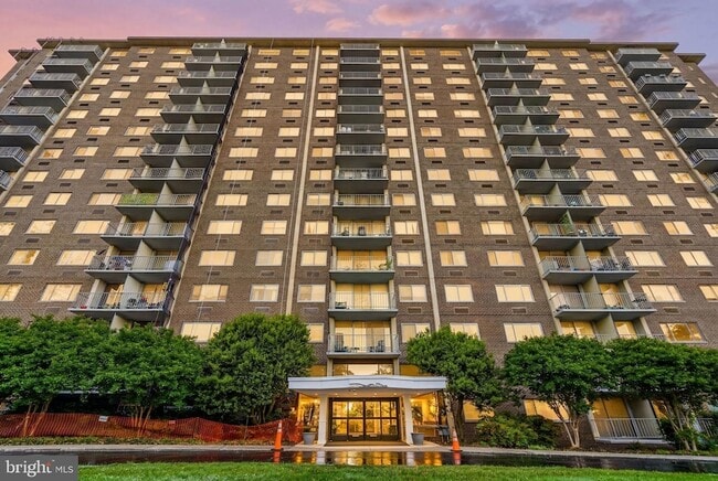 Building Photo - 2059 Huntington Ave