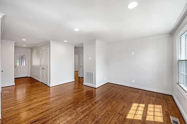 Building Photo - 5656 Kendall Dr