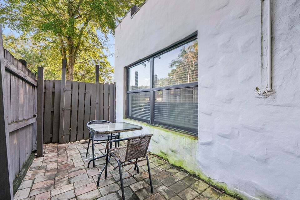 Building Photo - 551 SW 13th Ave