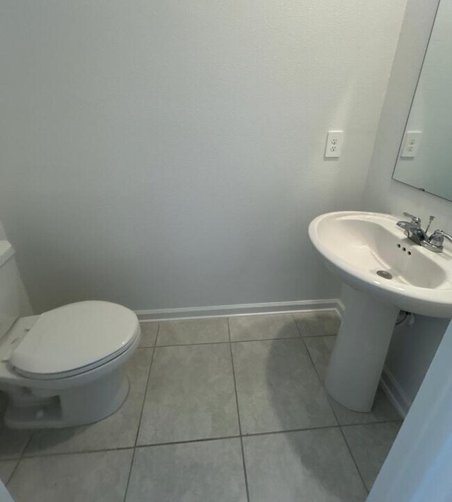 Building Photo - 989 Harold Pass