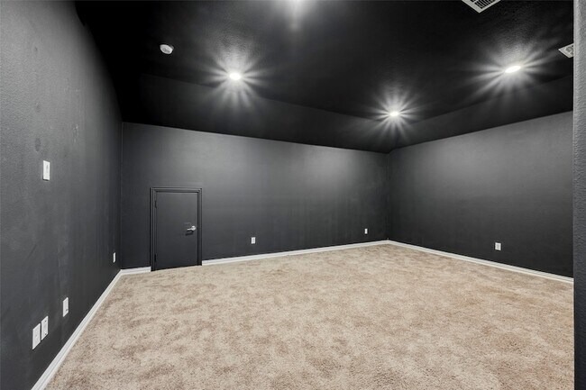 Building Photo - 14605 Little Water Dr