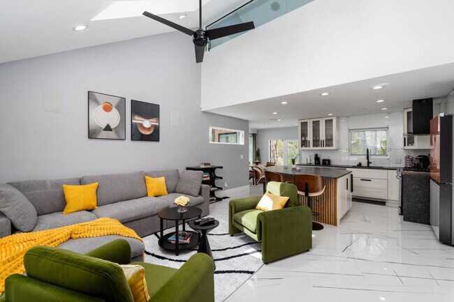 Building Photo - 4016 Eaton Dr