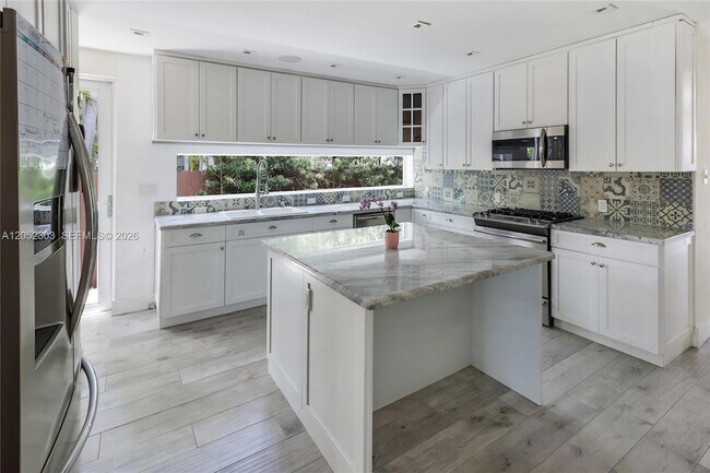 Building Photo - 583 W 49th St