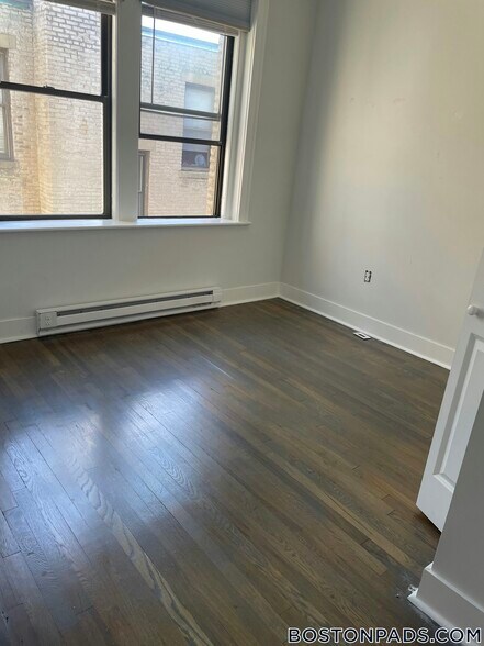Building Photo - 81 Park Dr
