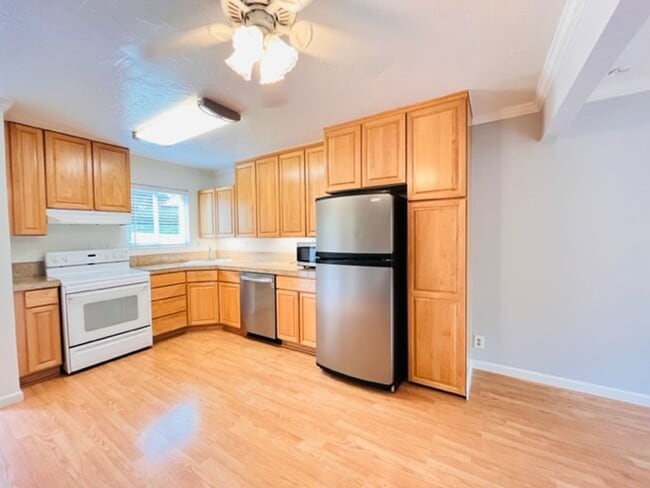 Building Photo - Charming 2BD/1.5BA, Two-Story Townhouse in West Side Danville, Near Downtown- Available NOW!