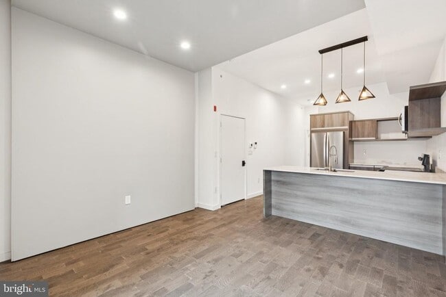 Building Photo - 2028 E Fletcher St