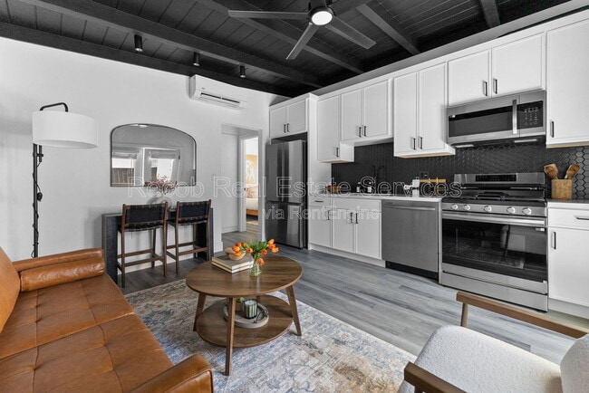 Building Photo - 2722 Nye St