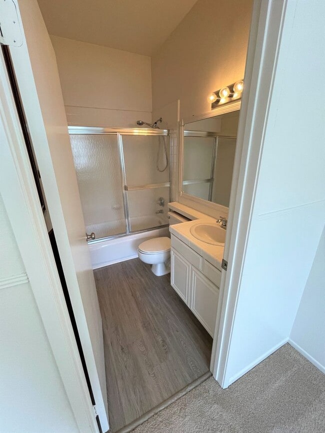 Building Photo - Desirable Cape Weston Condo