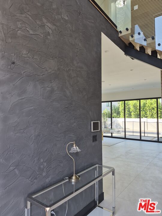 Building Photo - 5299 1/2 Crebs Ave