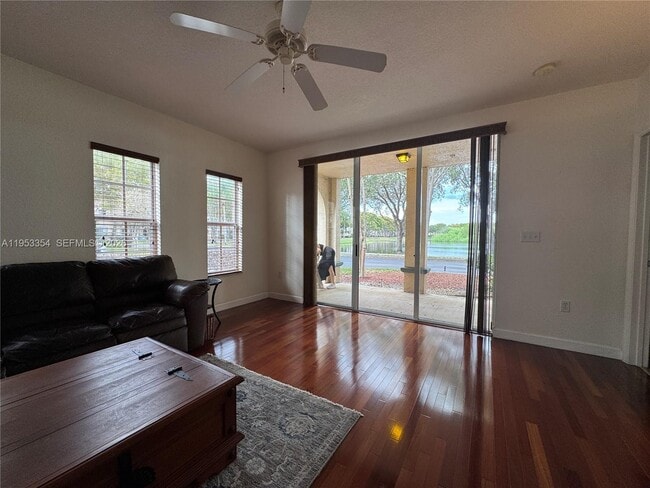 Building Photo - 2557 Centergate Dr