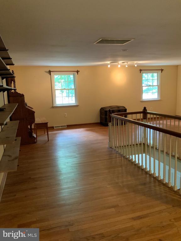 Building Photo - 413 Fruit Farm Rd