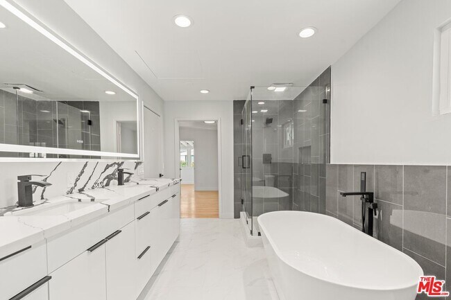 Building Photo - 2522 Armacost Ave