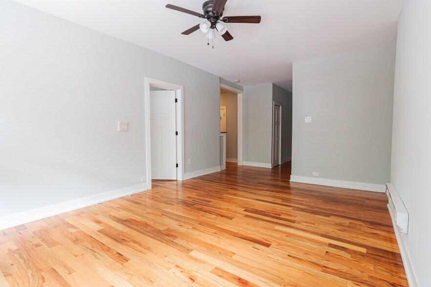 Building Photo - 3734 N Pine Grove Ave