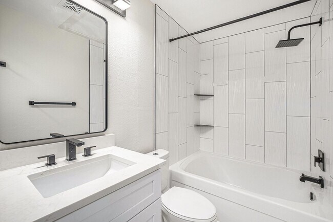 Building Photo - 1 Bed 1.5 Bath, 1 Car Attached Townhome in...