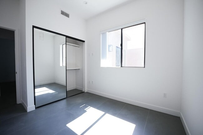 Building Photo - Fair Ave