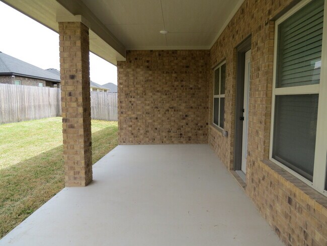 Building Photo - Welcome home to this beautifully designed 4-bedroom, 2.5-bathroom gem!