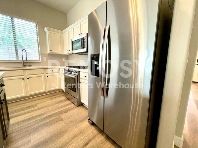 Building Photo - 637 W Citrus Way