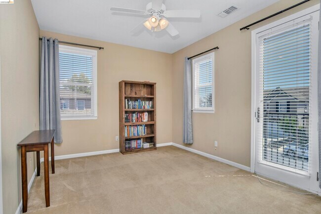 Building Photo - 5563 Arcadia Cir