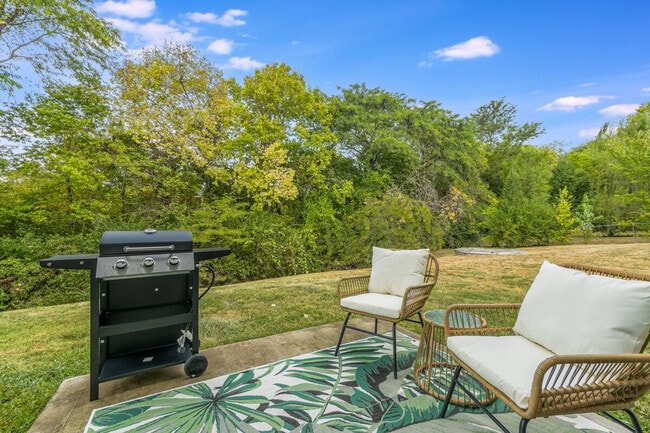 Building Photo - 433 Spring Ave