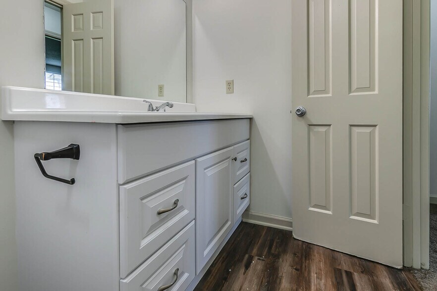 Building Photo - 1301 Neelys Bend Rd